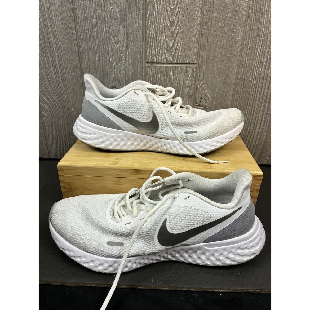 Nike Revolution 5 White Running Shoes Sneakers BQ3207-100 Mens 9.5 Womens 11
